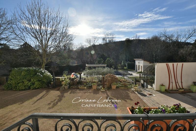 Maison de maîtres - 446 m² - 14 pièces