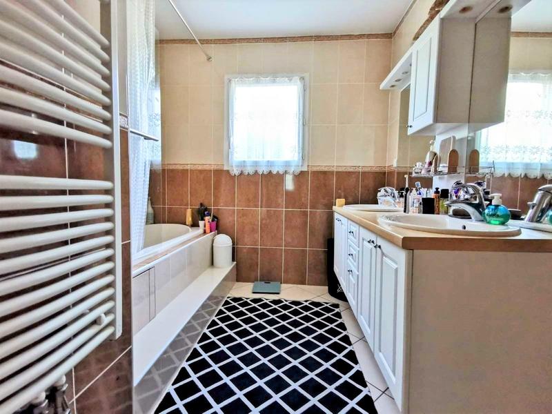 Maison - 215 m² - 7 pièces