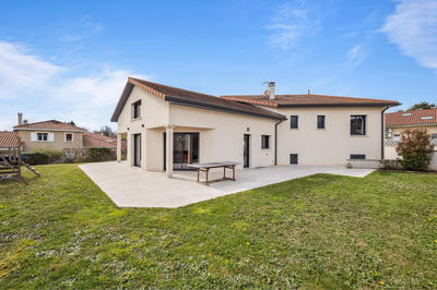 Maison - 140 m² - 6 pièces