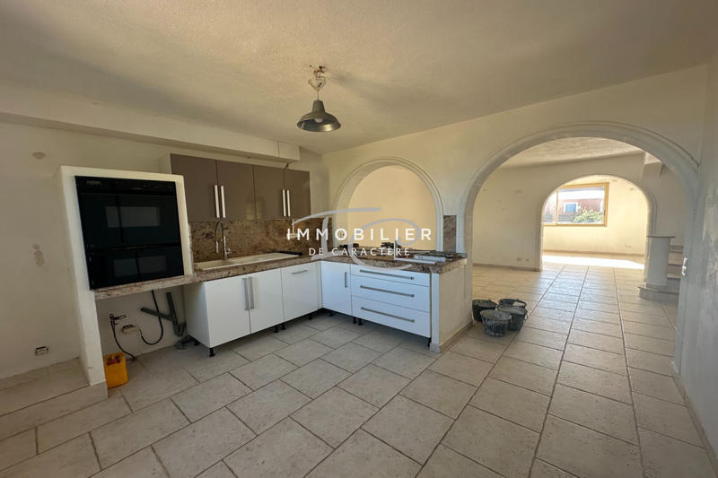 Maison - 300 m² - 14 pièces