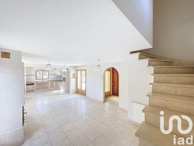 Maison - 205 m² - 7 pièces