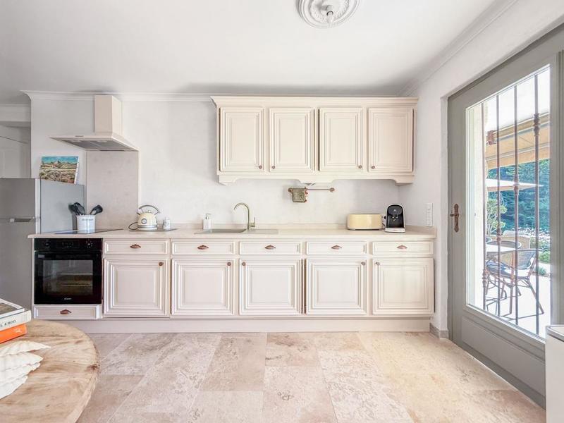 Maison - 250 m² - 6 pièces