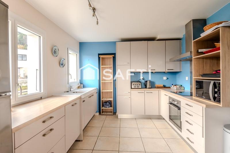 Maison - 230 m² - 7 pièces