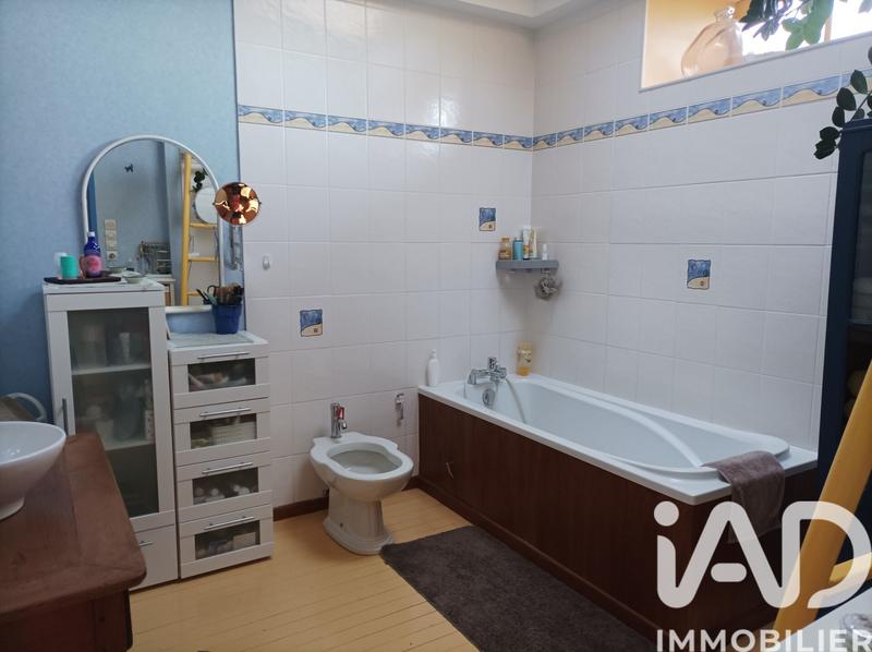 Maison - 220 m² - 8 pièces