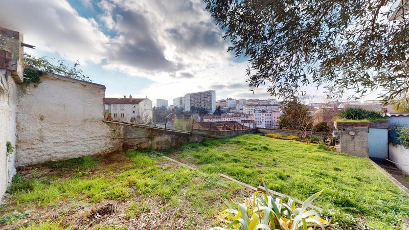 Appartement - 100 m² - 5 pièces