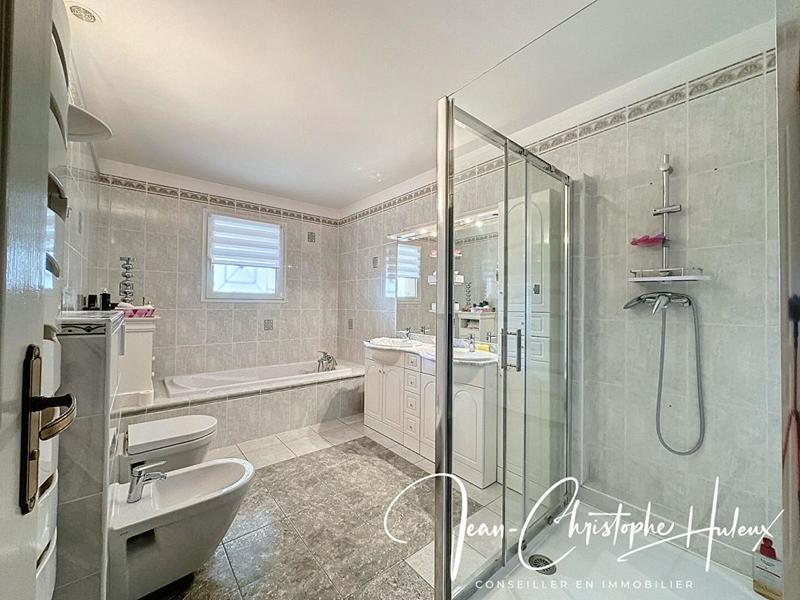 Villa - 190 m² - 6 pièces