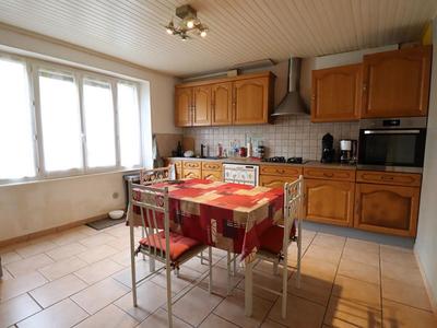 Maison - 220 m² - 6 pièces