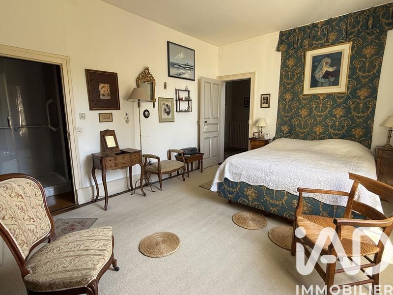 Maison - 266 m² - 9 pièces