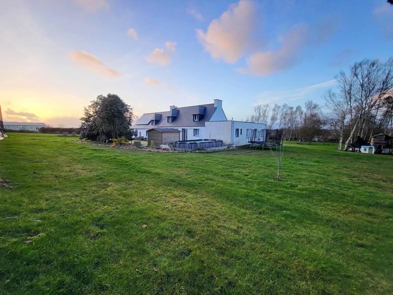 Maison - 330 m² - 15 pièces