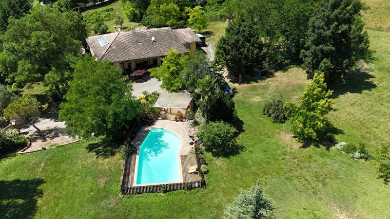 Demeure - 340 m² - 12 pièces