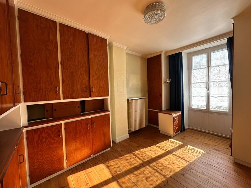 Maison - 330 m² - 10 pièces