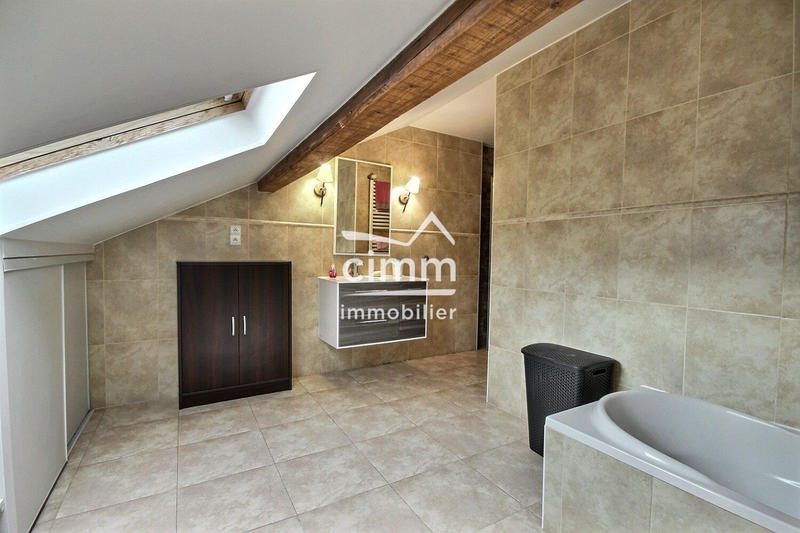 Maison - 169 m² - 9 pièces