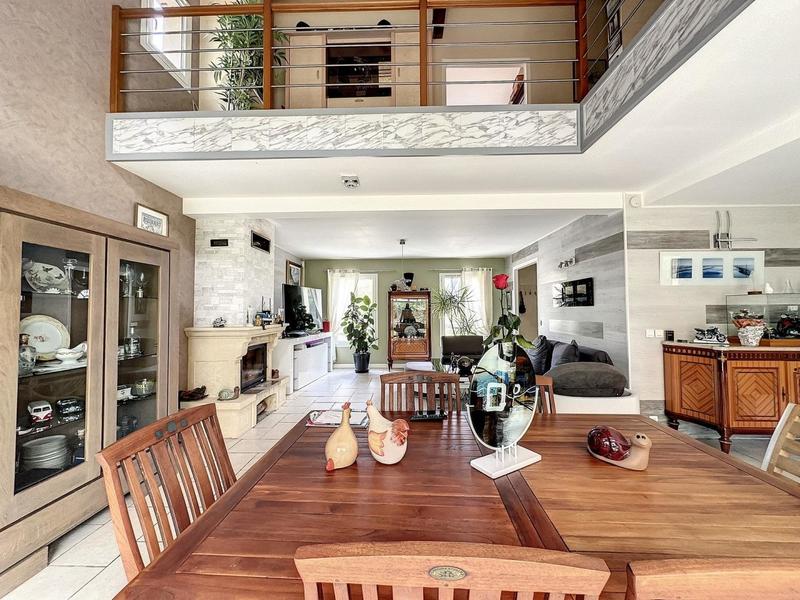 Maison - 182 m² - 6 pièces