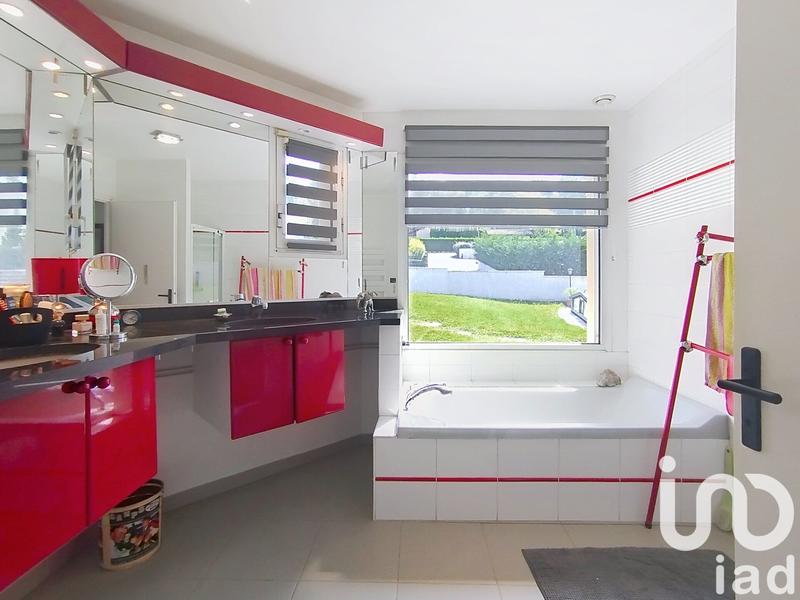 Maison - 204 m² - 6 pièces