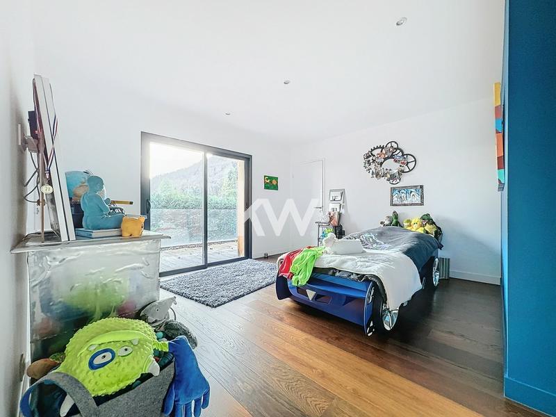 Maison - 335 m² - 7 pièces