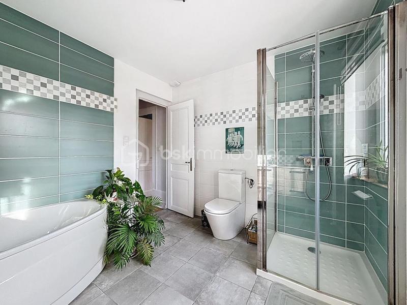 Corps de ferme - 300 m² - 8 pièces