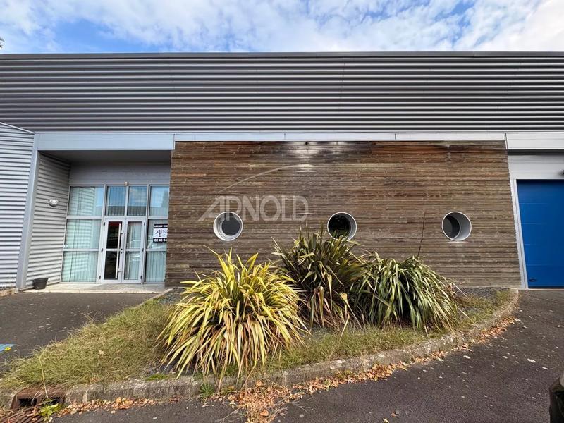 Entrepôt - 730 m² - 11 pièces