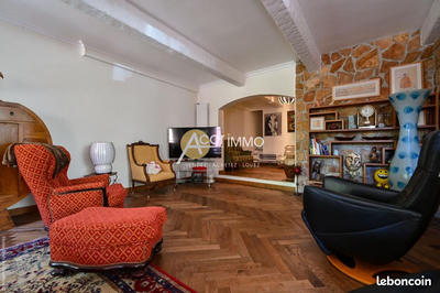 Maison - 235 m² - 7 pièces