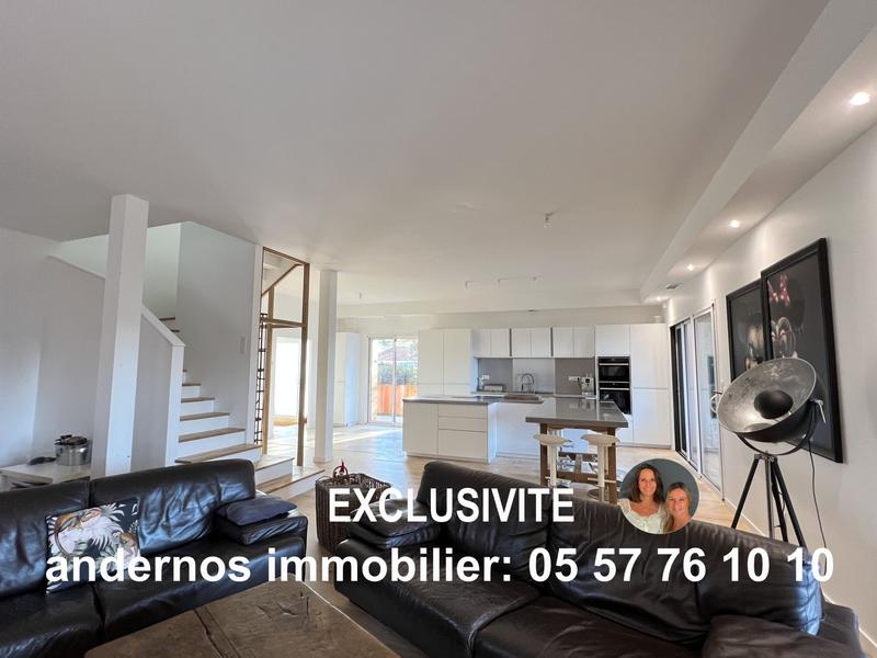 Maison - 233 m² - 7 pièces