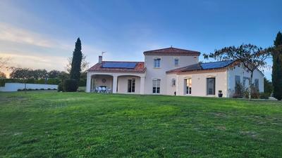 Maison - 204 m² - 5 pièces