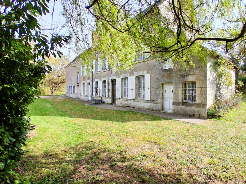 Maison - 230 m² - 9 pièces