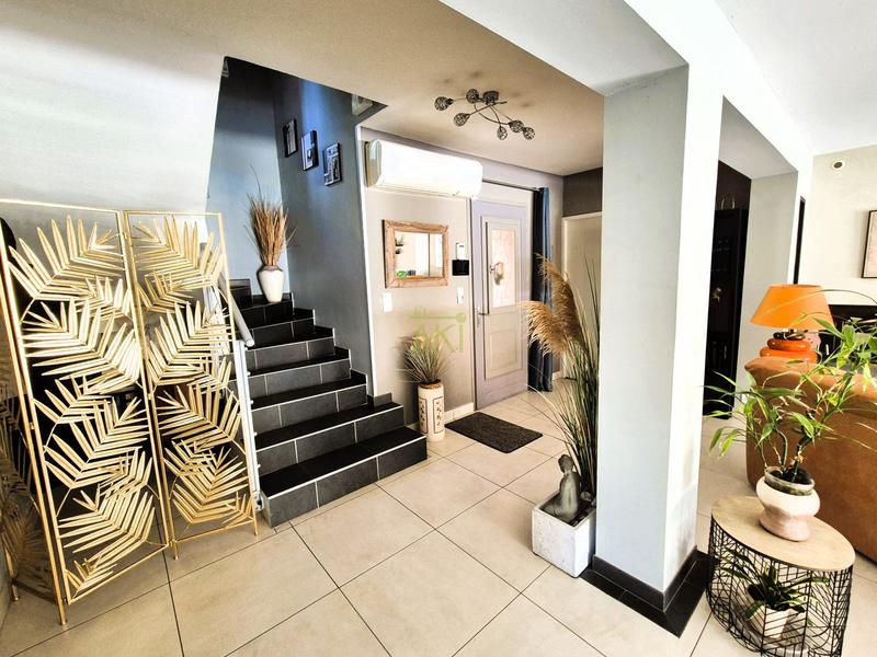 Maison traditionnelle - 313 m² - 11 pièces