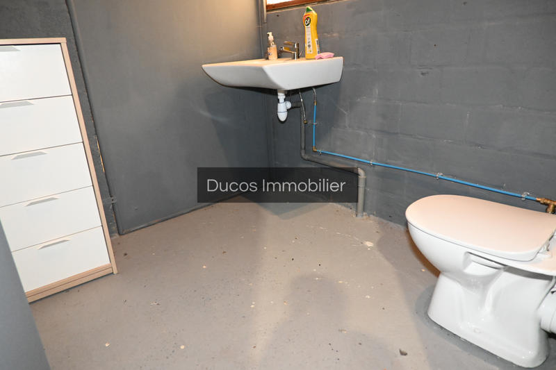 Parking / Garage - 550 m²