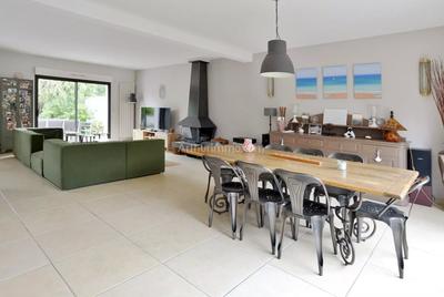 Maison - 210 m² - 7 pièces