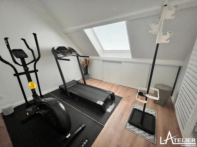 Demeure - 233 m² - 9 pièces