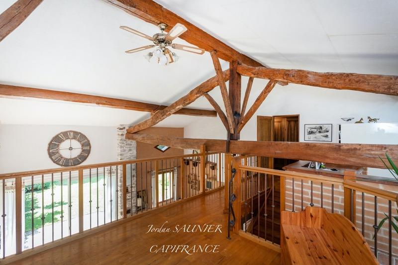 Maison traditionnelle - 317 m² - 9 pièces