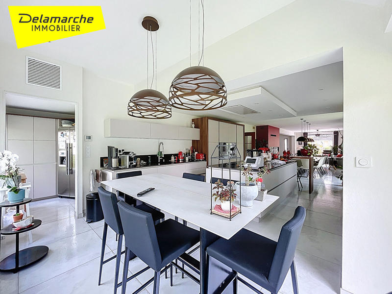 Maison - 260 m² - 9 pièces