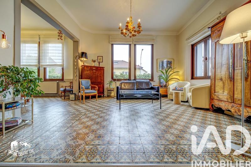 Maison - 212 m² - 9 pièces