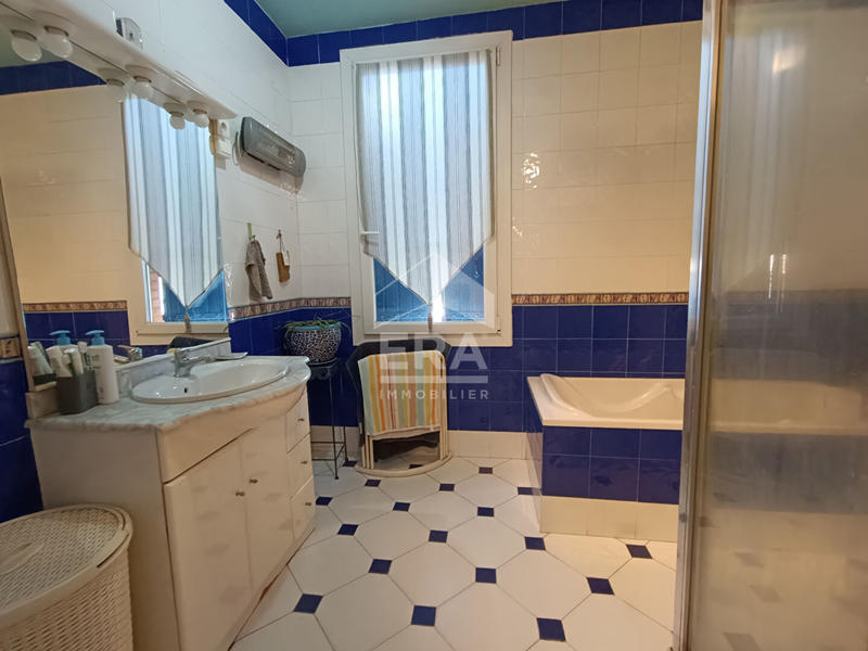 Maison - 371 m² - 14 pièces