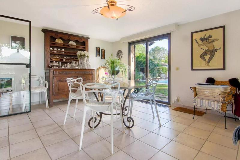 Propriété - 250 m² - 7 pièces