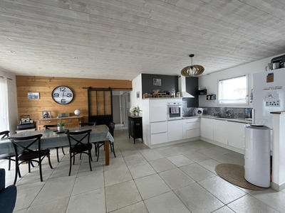 Maison - 95 m² - 5 pièces