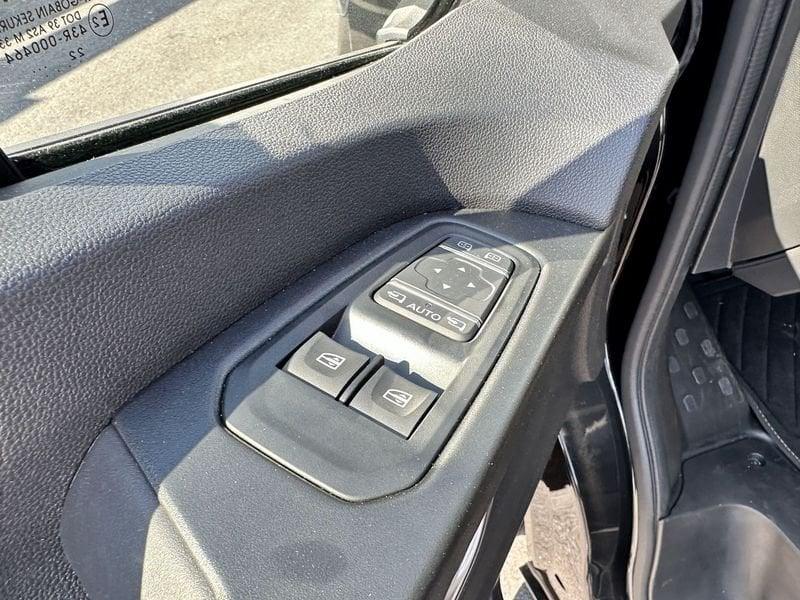 Renault Trafic Grand SpaceNomad iconic blue dCi 170 Edc