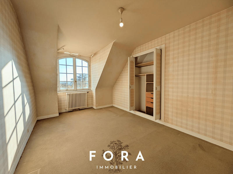 Maison - 212 m² - 8 pièces