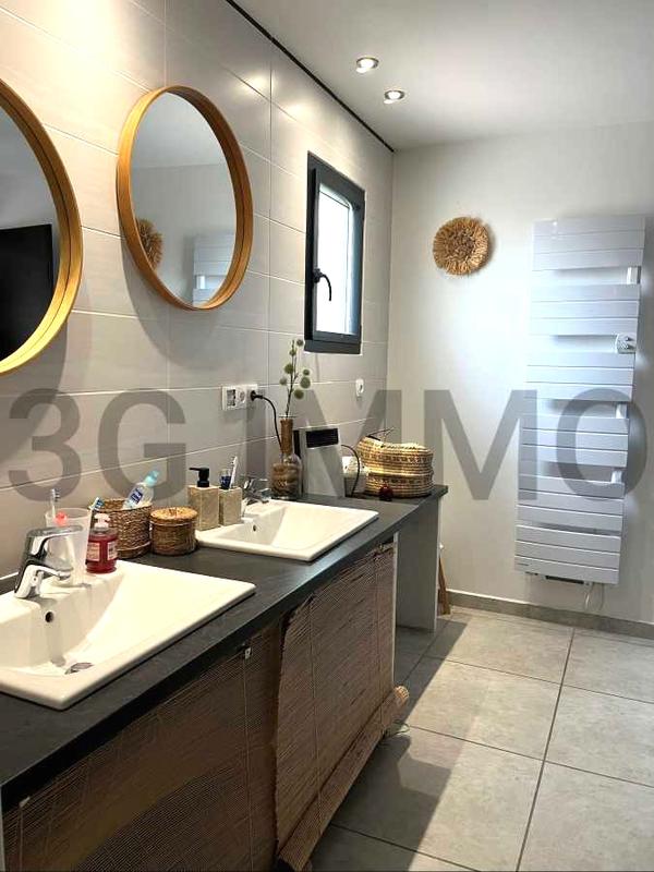 Maison - 210 m² - 7 pièces