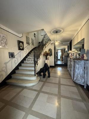 Maison - 276 m² - 8 pièces