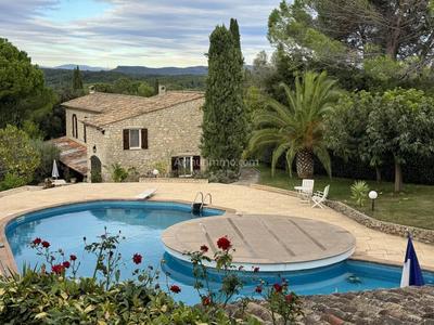 Maison - 230 m² - 8 pièces