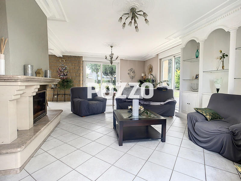 Maison - 244 m² - 8 pièces