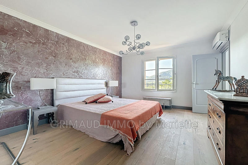 Maison - 200 m² - 5 pièces