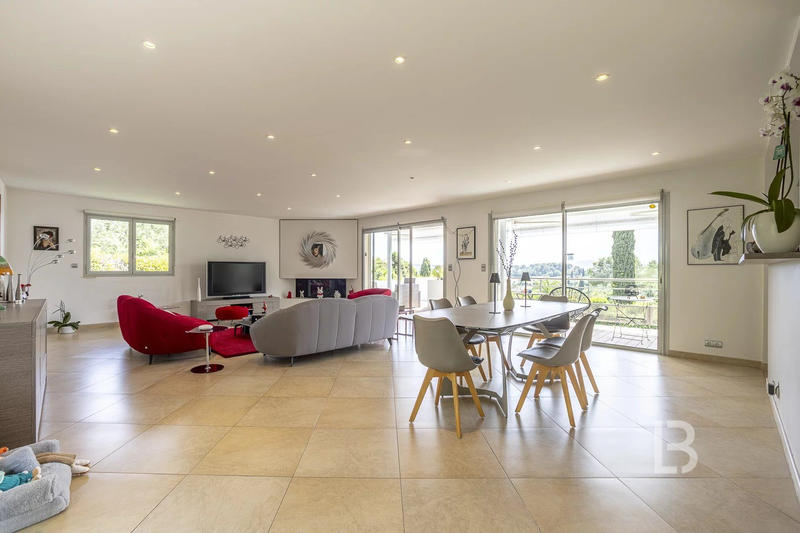 Maison - 202 m² - 5 pièces