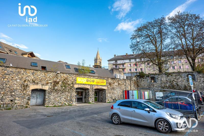 Local commercial - 1 900 m²