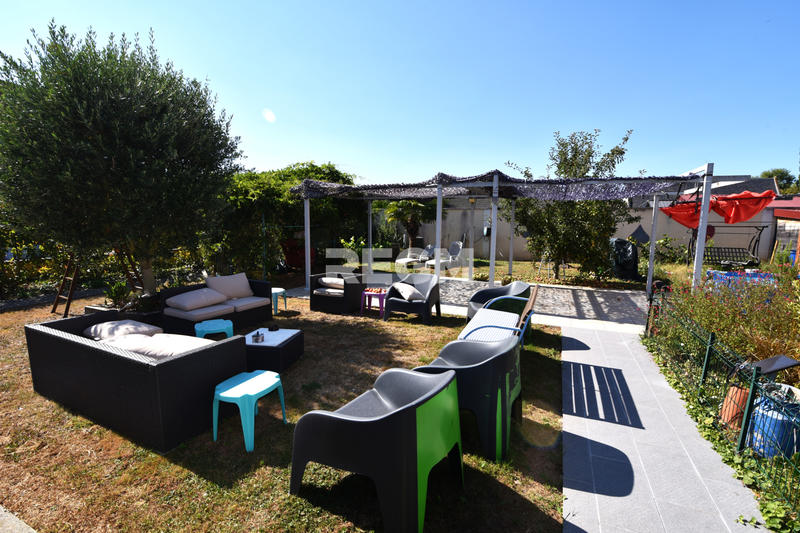 Maison - 295 m² - 11 pièces