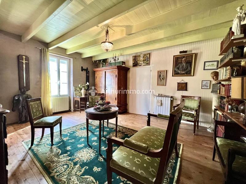 Maison - 220 m² - 8 pièces