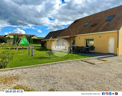 Maison - 220 m² - 5 pièces