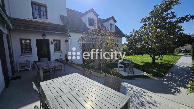 Maison - 233 m² - 8 pièces