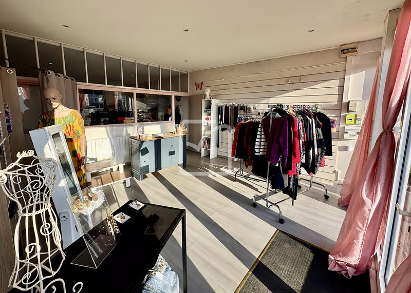 Local commercial - 66 m² - 4 pièces