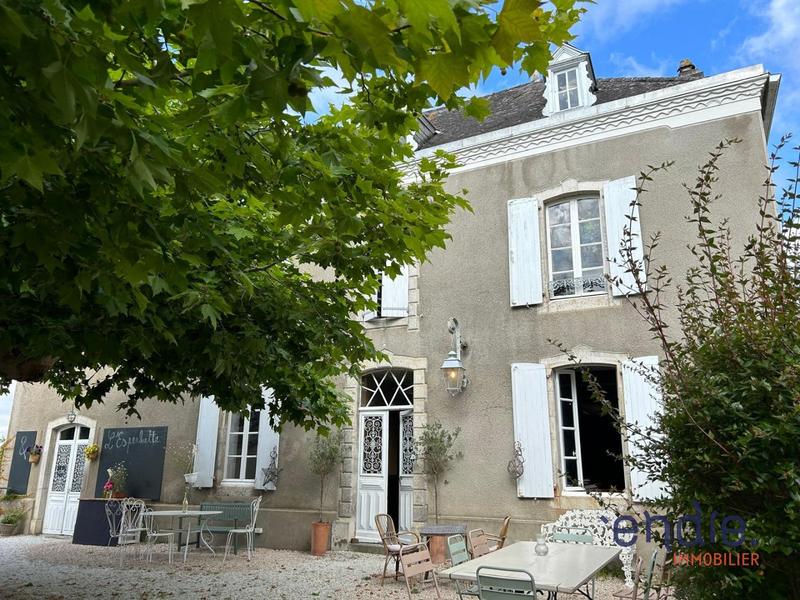 Maison - 430 m² - 14 pièces